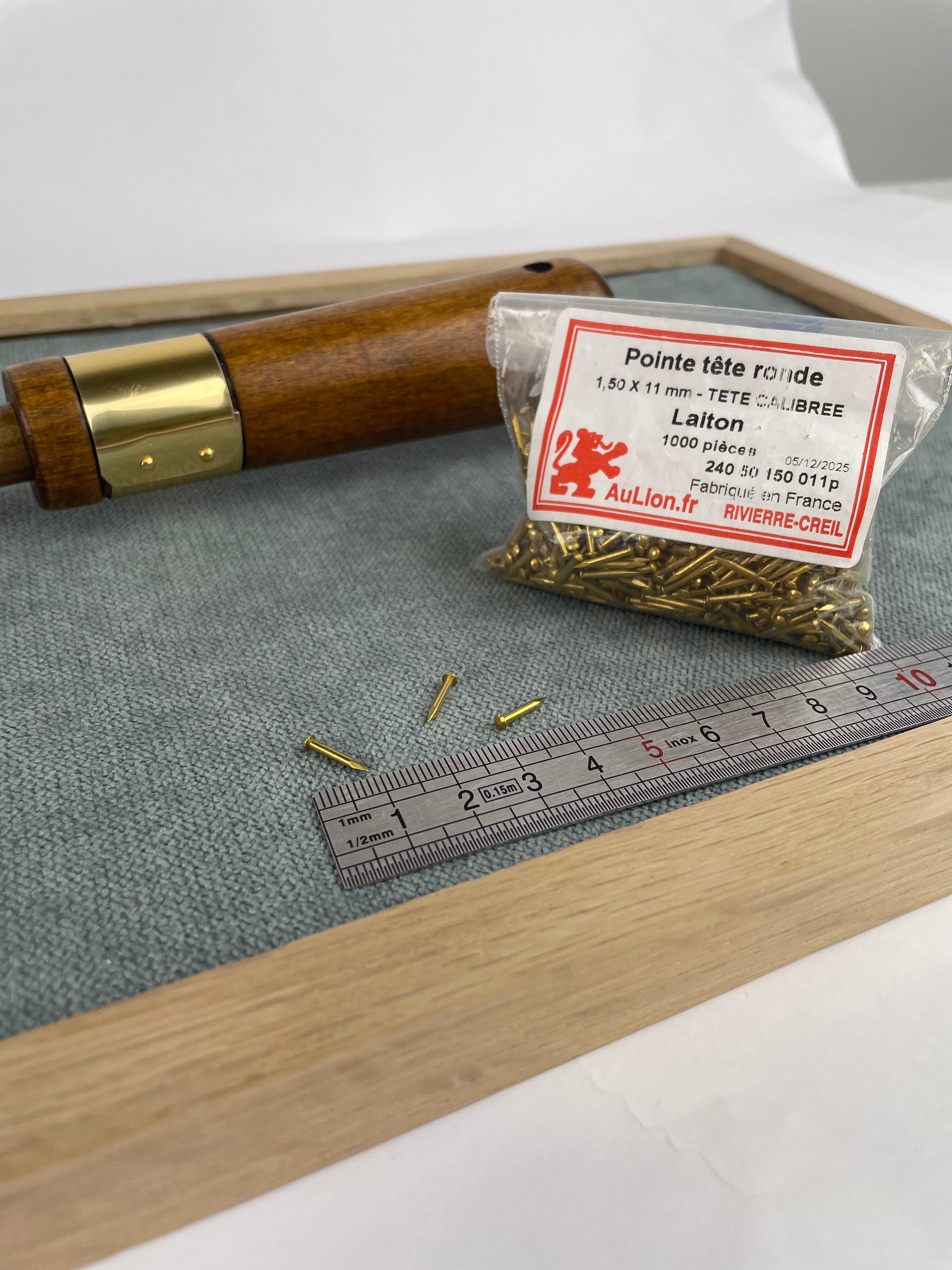 Clou pour bague dorée de la poignée